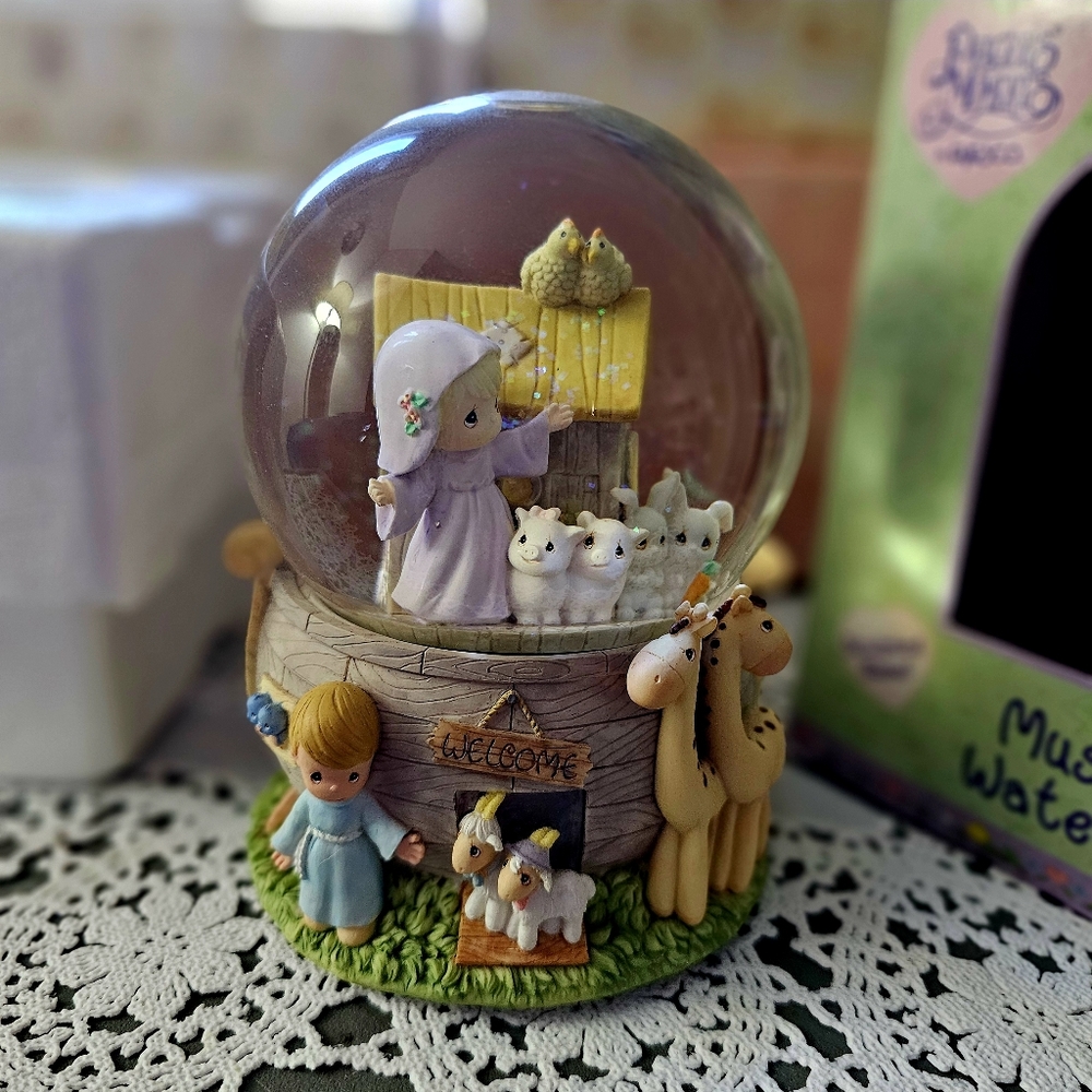 Precious Moments Noah's Ark By the Beautiful Sea Musical Snowglobe